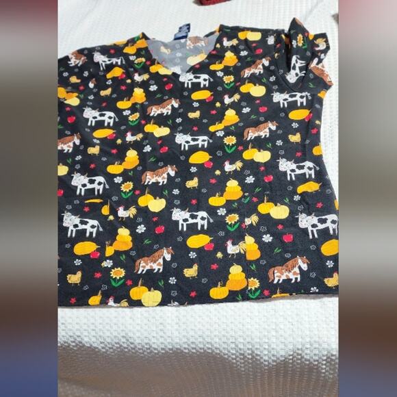 ZOE CHLOE / SCOOBY DOO WOMEN'S SIZE XL SET OF 2 SCRUBS SHIRTS - Picture 6 of 10